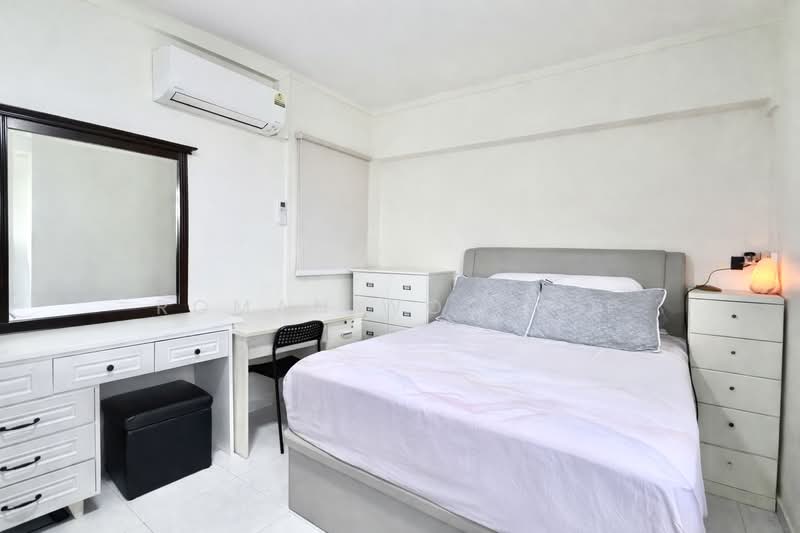 350 Ang Mo Kio Street 32 HDB Flat For Sale at S$ 980,000 | PropertyGuru Singapore - Master Bedroom