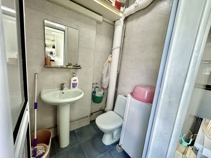 643 Yishun Street 61, 643 Yishun Street 61, 4 Bedrooms, 1,568 sqft, HDB Flat For Rent, by Marc Goh 吴膺武, 500080245 - Bathroom - PropertyGuru.com.sg