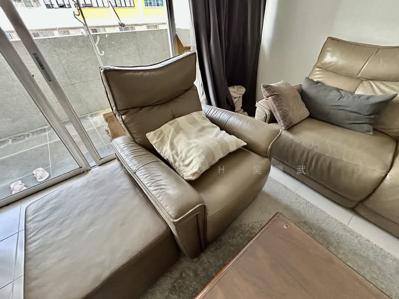 643 Yishun Street 61, 643 Yishun Street 61, 4 Bedrooms, 1,568 sqft, HDB Flat For Rent, by Marc Goh 吴膺武, 500080245 - Living Room - PropertyGuru.com.sg