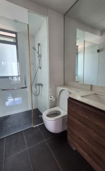 Double Bay Residences Condominium For Sale at S$ 1,530,000 | PropertyGuru Singapore - Bathroom