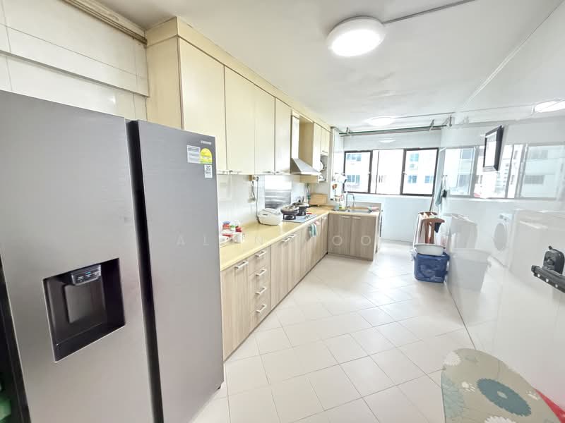 276 Yishun Street 22 HDB Flat For Sale at S$ 600,000 | PropertyGuru Singapore - Kitchen