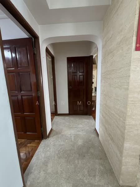 276 Yishun Street 22 HDB Flat For Sale at S$ 600,000 | PropertyGuru Singapore - Corridor