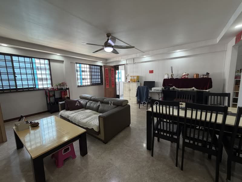 276 Yishun Street 22 HDB Flat For Sale at S$ 600,000 | PropertyGuru Singapore - Living Room