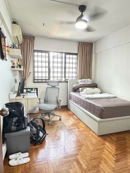 276 Yishun Street 22 HDB Flat For Sale at S$ 600,000 | PropertyGuru Singapore - Bedroom
