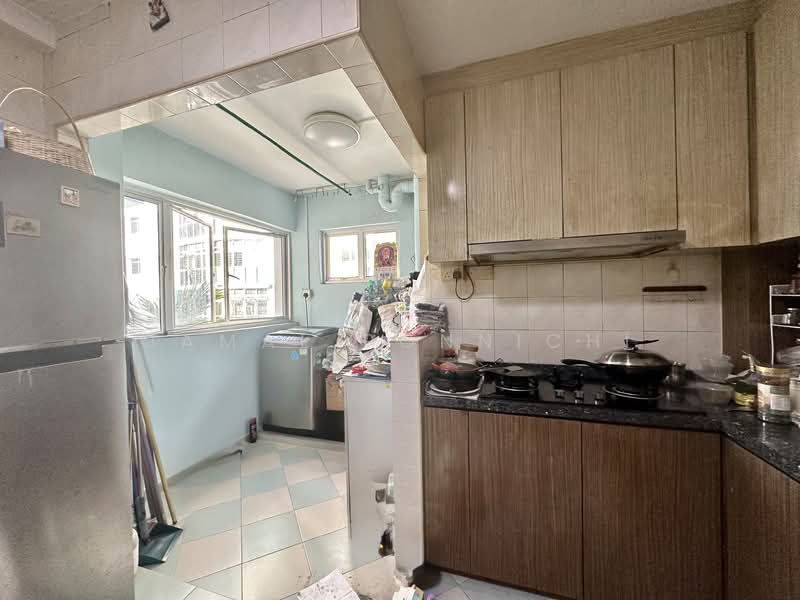 449 Choa Chu Kang Avenue 4 HDB Flat For Sale at S$ 650,000 | PropertyGuru Singapore - Kitchen