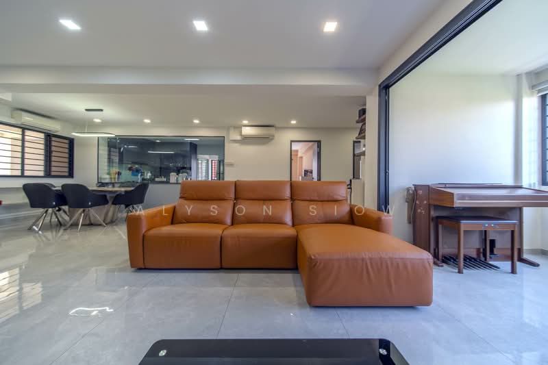 328 Tampines Street 32 HDB Flat For Sale at S$ 1,080,000 | PropertyGuru Singapore - Living Room