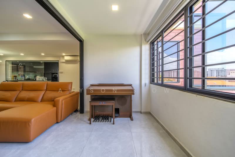 328 Tampines Street 32 HDB Flat For Sale at S$ 1,080,000 | PropertyGuru Singapore - Living Room