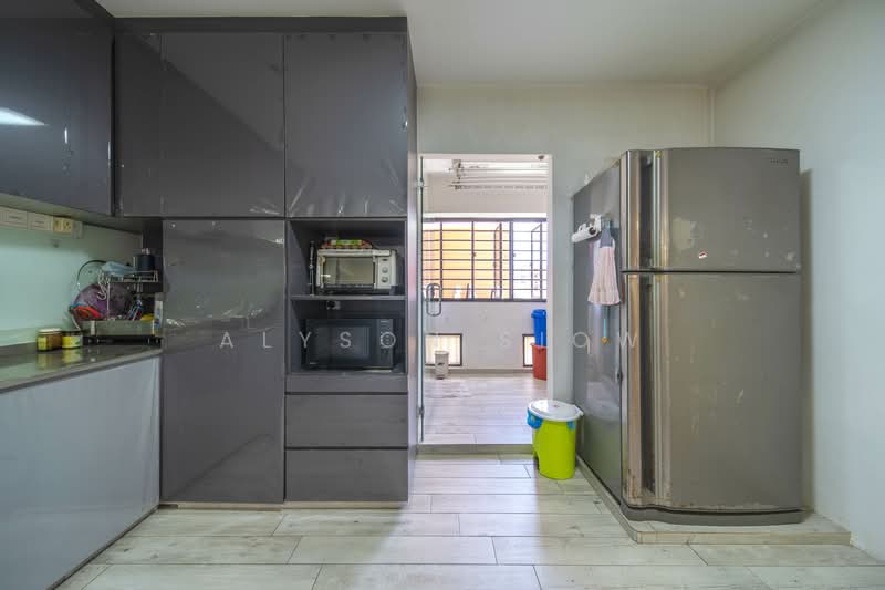 328 Tampines Street 32 HDB Flat For Sale at S$ 1,080,000 | PropertyGuru Singapore - Kitchen