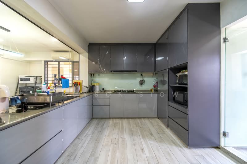 328 Tampines Street 32 HDB Flat For Sale at S$ 1,080,000 | PropertyGuru Singapore - Kitchen
