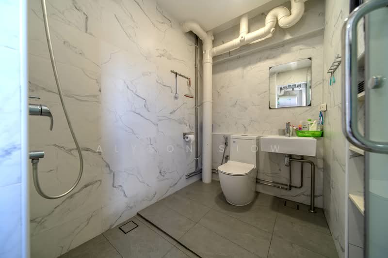 328 Tampines Street 32 HDB Flat For Sale at S$ 1,080,000 | PropertyGuru Singapore - Bathroom