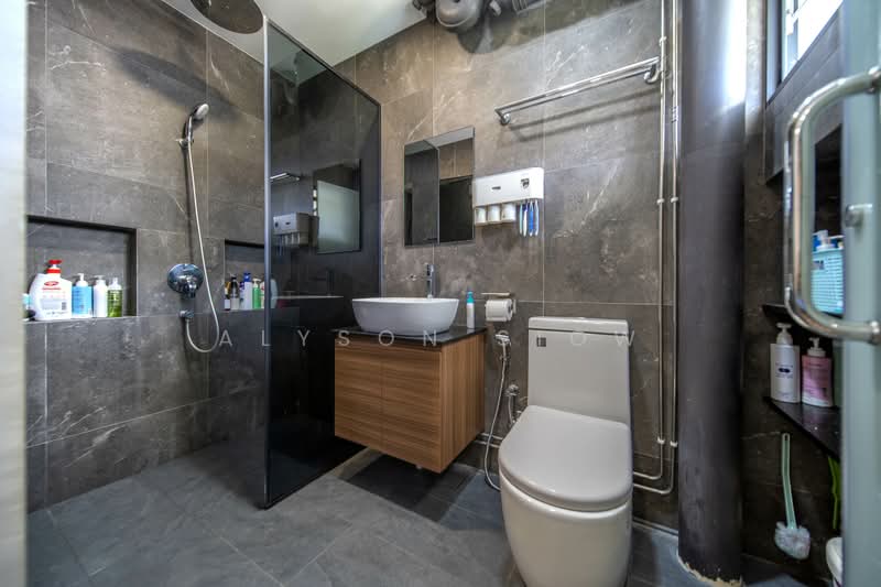 328 Tampines Street 32 HDB Flat For Sale at S$ 1,080,000 | PropertyGuru Singapore - Bathroom