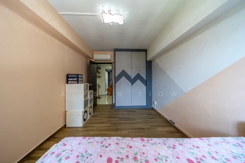 328 Tampines Street 32 HDB Flat For Sale at S$ 1,080,000 | PropertyGuru Singapore - Bedroom