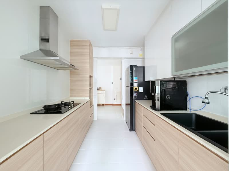 618A Punggol Drive HDB Flat For Sale at S$ 723,888 | PropertyGuru Singapore - Huge Kitchen