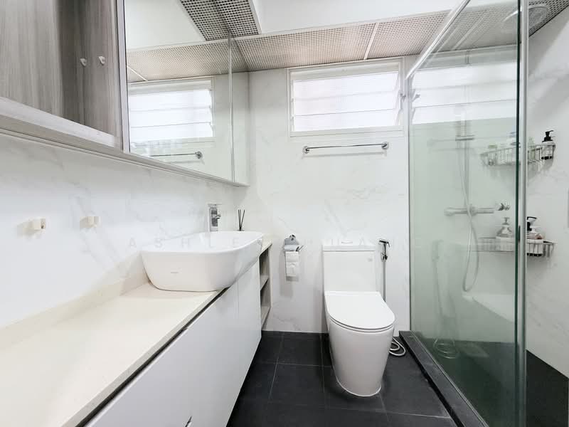 618A Punggol Drive HDB Flat For Sale at S$ 723,888 | PropertyGuru Singapore - Master Bathroom fully renovated 