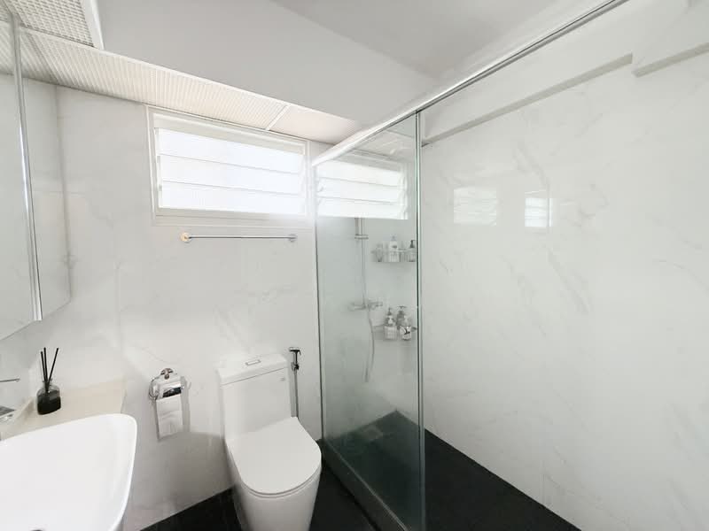 618A Punggol Drive HDB Flat For Sale at S$ 723,888 | PropertyGuru Singapore - Master Bathroom