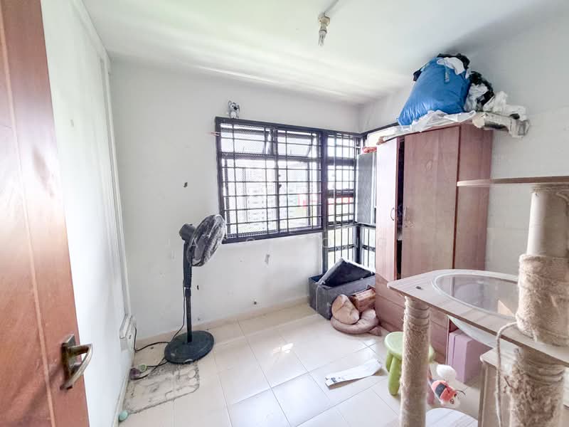 235 Lorong 8 Toa Payoh HDB Flat For Sale at S$ 392,000 | PropertyGuru Singapore - Interior