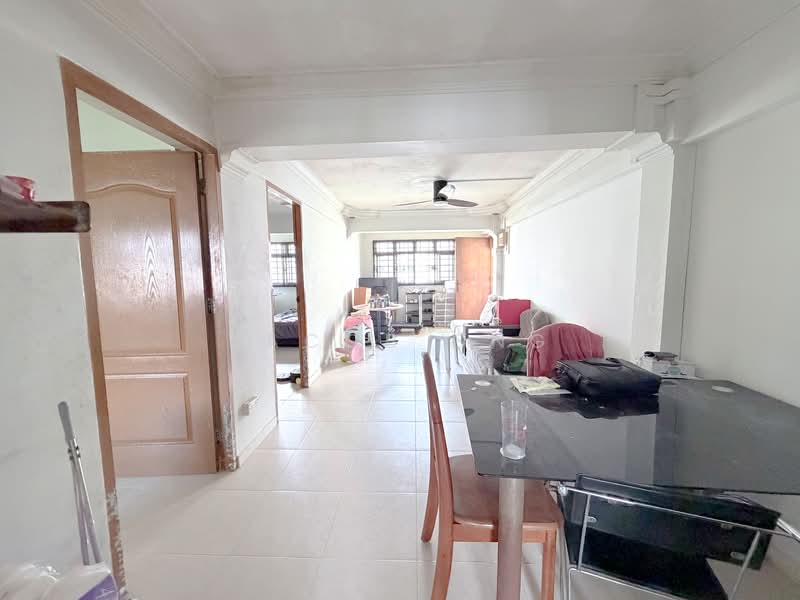 235 Lorong 8 Toa Payoh HDB Flat For Sale at S$ 392,000 | PropertyGuru Singapore - Living Room