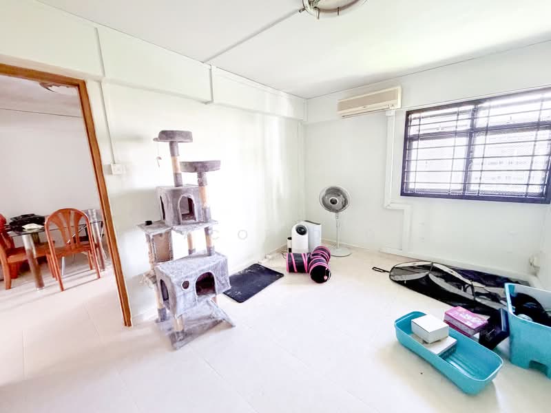 235 Lorong 8 Toa Payoh HDB Flat For Sale at S$ 392,000 | PropertyGuru Singapore - Interior
