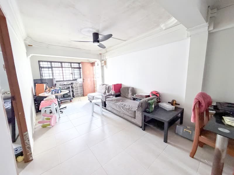 235 Lorong 8 Toa Payoh HDB Flat For Sale at S$ 392,000 | PropertyGuru Singapore - Living Room