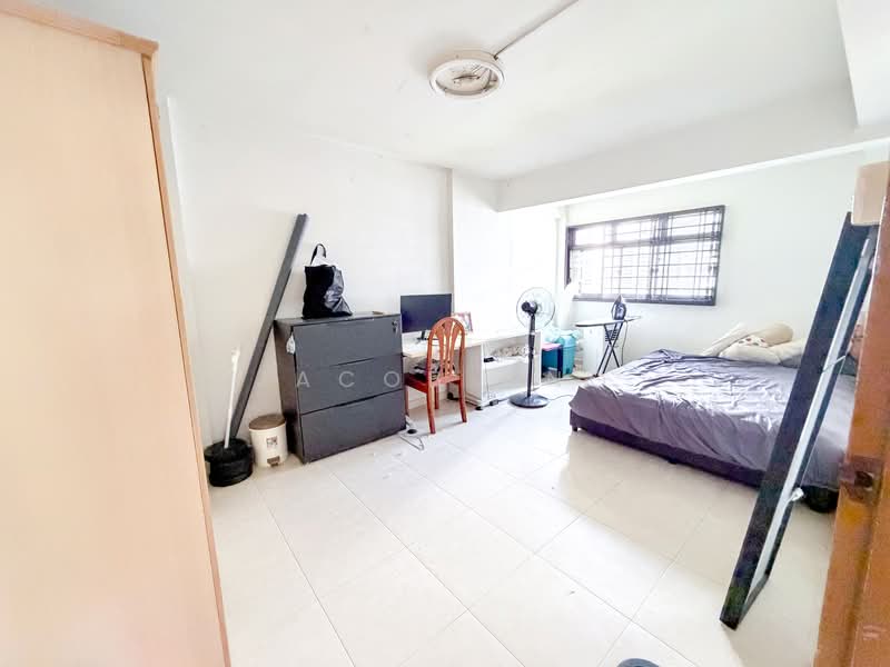235 Lorong 8 Toa Payoh HDB Flat For Sale at S$ 392,000 | PropertyGuru Singapore - Bedroom