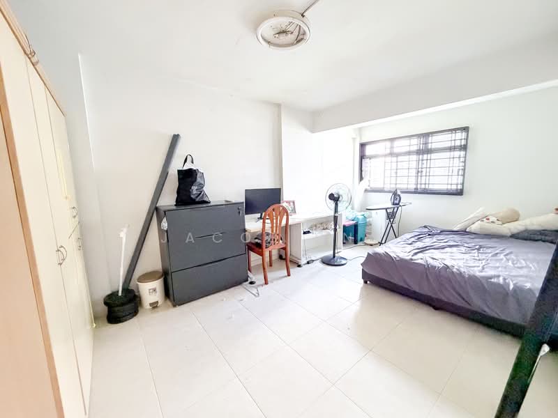235 Lorong 8 Toa Payoh HDB Flat For Sale at S$ 392,000 | PropertyGuru Singapore - Bedroom
