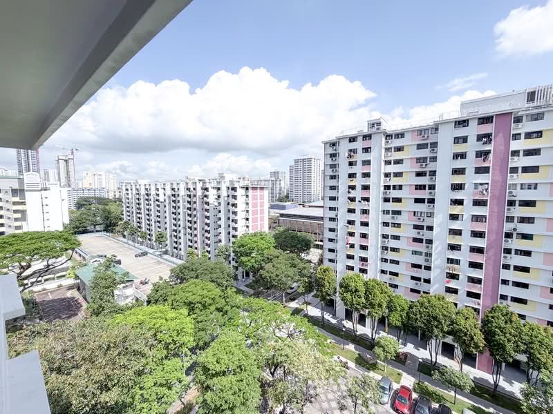 235 Lorong 8 Toa Payoh HDB Flat For Sale at S$ 392,000 | PropertyGuru Singapore - Exterior