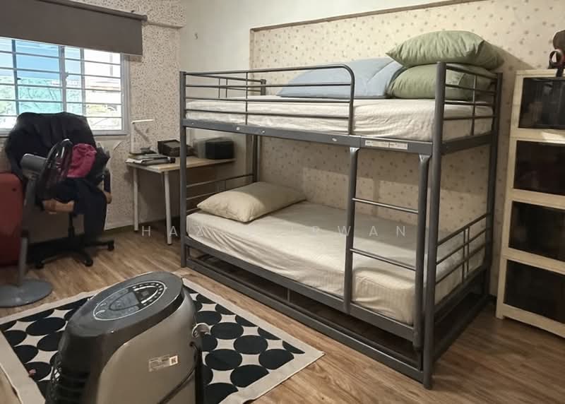 244 Jurong East Street 24 HDB Flat For Sale at S$ 380,000 | PropertyGuru Singapore - Bedroom