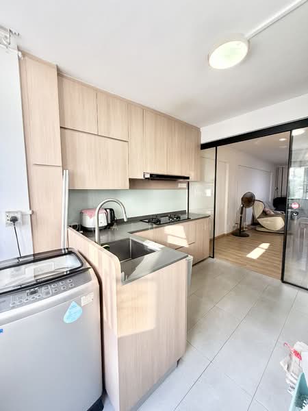 517 Hougang Avenue 10, 517 Hougang Avenue 10, 2 Bedrooms, 689 sqft, HDB Flat For Rent, by Ronald Chye, 500080299 - Kitchen - PropertyGuru.com.sg