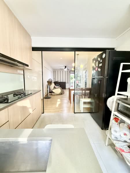 517 Hougang Avenue 10, 517 Hougang Avenue 10, 2 Bedrooms, 689 sqft, HDB Flat For Rent, by Ronald Chye, 500080299 - Kitchen - PropertyGuru.com.sg