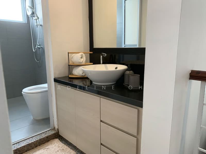 Charlton Road / Surin Ave / Aroozoo Ave, , 7 Bedrooms, 3,500 sqft, Semi-Detached House For Rent, by Adeline Oh, 500080307 - Bathroom - PropertyGuru.com.sg