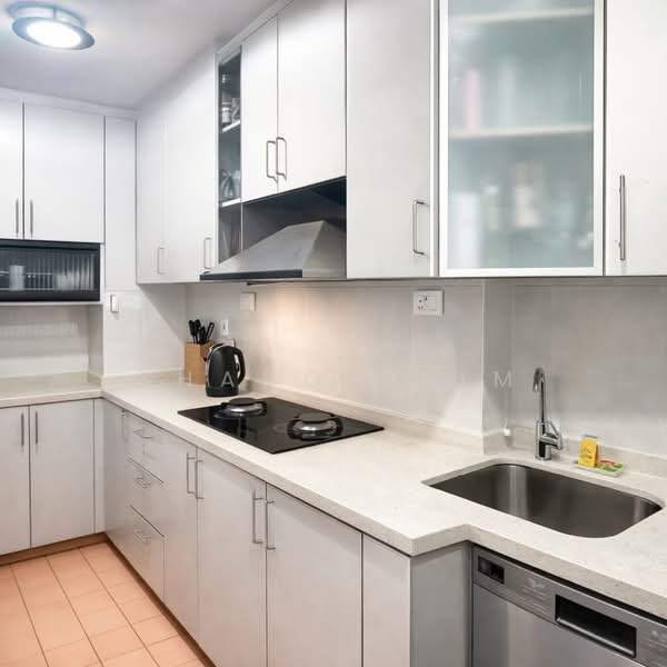 193 Edgefield Plains HDB Flat For Sale at S$ 640,000 | PropertyGuru Singapore - Kitchen