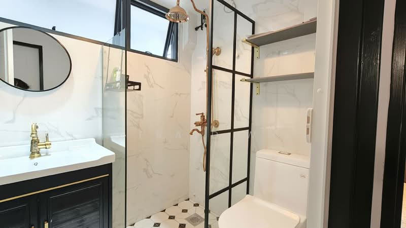 92 Dawson Road HDB Flat For Sale at S$ 1,280,000 | PropertyGuru Singapore - Common Bathroom