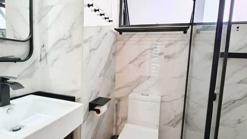 92 Dawson Road HDB Flat For Sale at S$ 1,280,000 | PropertyGuru Singapore - Master Bathroom