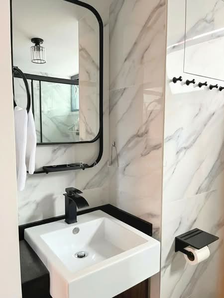 92 Dawson Road HDB Flat For Sale at S$ 1,280,000 | PropertyGuru Singapore - Master Bathroom