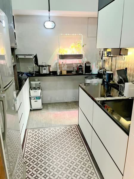 92 Dawson Road HDB Flat For Sale at S$ 1,280,000 | PropertyGuru Singapore - Kitchen