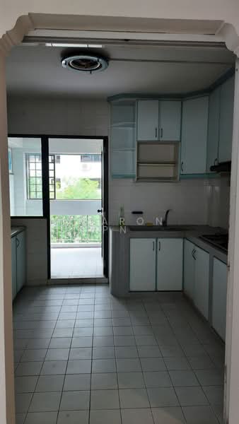 625 Choa Chu Kang Street 62 HDB Flat For Sale at S$ 599,999 | PropertyGuru Singapore - Kitchen