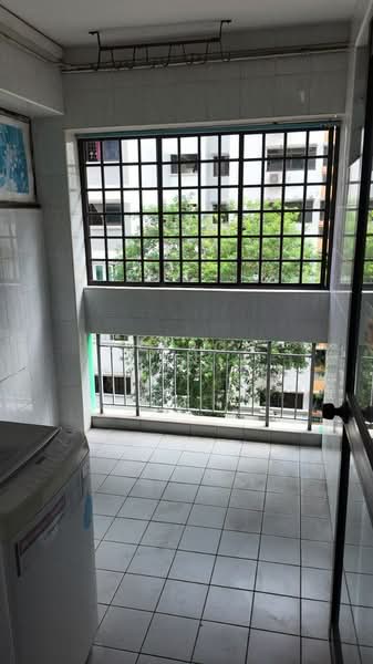 625 Choa Chu Kang Street 62 HDB Flat For Sale at S$ 599,999 | PropertyGuru Singapore - Service Balcony