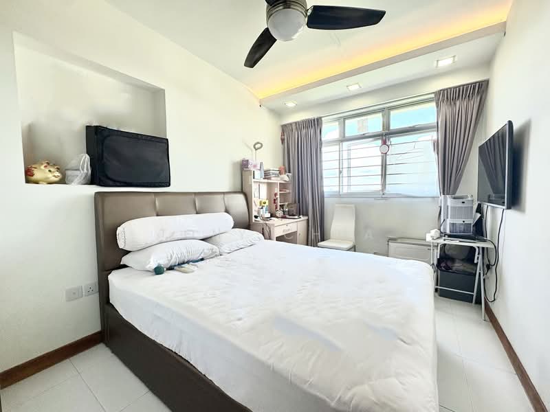 636B Senja Road HDB Flat For Sale at S$ 685,000 | PropertyGuru Singapore - Bedroom