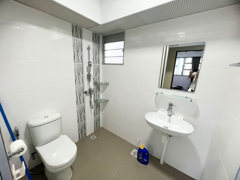93A Telok Blangah Street 31 HDB Flat For Sale at S$ 1,000,000 | PropertyGuru Singapore - Bathroom