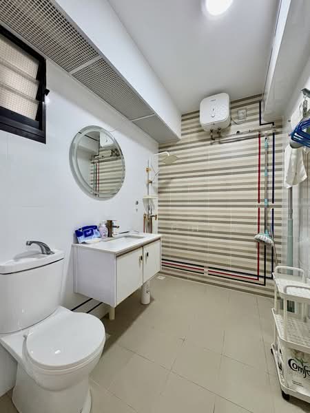 413C Northshore Drive HDB Flat For Sale at S$ 620,000 | PropertyGuru Singapore - Bathroom