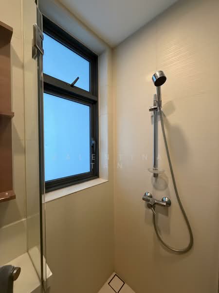 Soleil @ Sinaran, 6 Sinaran Drive, 3 Bedrooms, 1,098 sqft, Condominium For Rent, by Valentina Tan, 500080362 - bathroom - PropertyGuru.com.sg