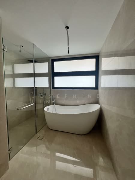 Braddell Heights Estate Bungalow House For Sale at S$ 14,800,000 | PropertyGuru Singapore - Bathroom