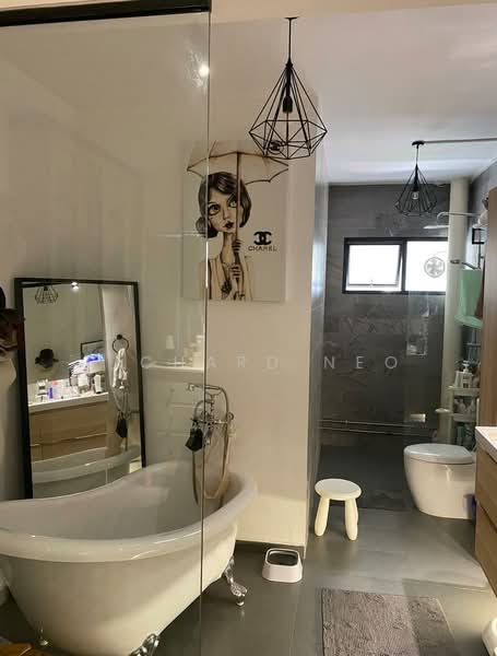 325 Yishun Central HDB Flat For Sale at S$ 1,088,888 | PropertyGuru Singapore - Bathroom