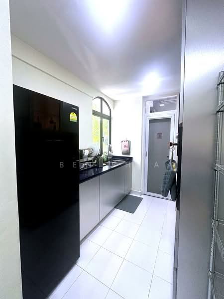 Tanglin Park, 3 Ridley Park, 2 Bedrooms, 1,103 sqft, Condominium For Rent, by Ben Phua, 500080376 - Kitchen - PropertyGuru.com.sg