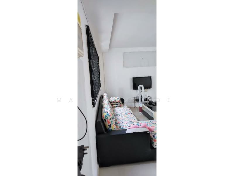 363 Bukit Batok Street 31 HDB Flat For Sale at S$ 550,000 | PropertyGuru Singapore - Living Room