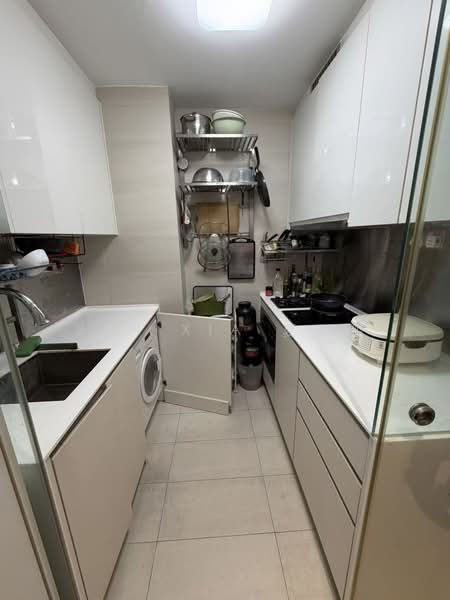 The Creek @ Bukit Condominium For Sale at S$ 1,958,000 | PropertyGuru Singapore - Kitchen