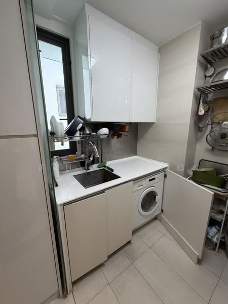 The Creek @ Bukit Condominium For Sale at S$ 1,958,000 | PropertyGuru Singapore - Kitchen