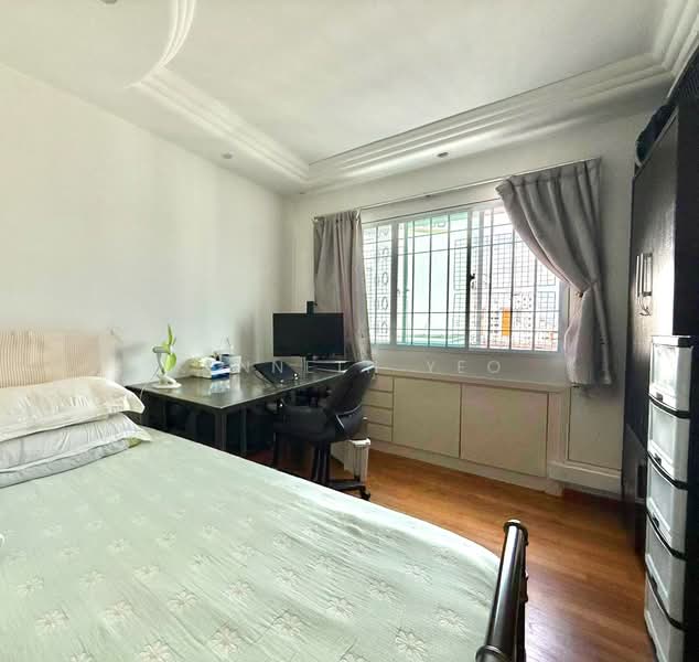 288D Jurong East Street 21 HDB Flat For Sale at S$ 900,000 | PropertyGuru Singapore - Bedroom