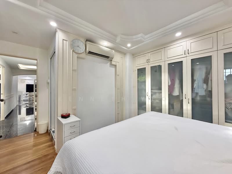 288D Jurong East Street 21 HDB Flat For Sale at S$ 900,000 | PropertyGuru Singapore - Bedroom