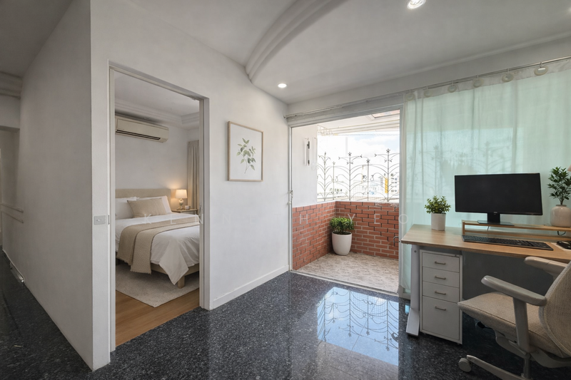 288D Jurong East Street 21 HDB Flat For Sale at S$ 900,000 | PropertyGuru Singapore - Bedroom